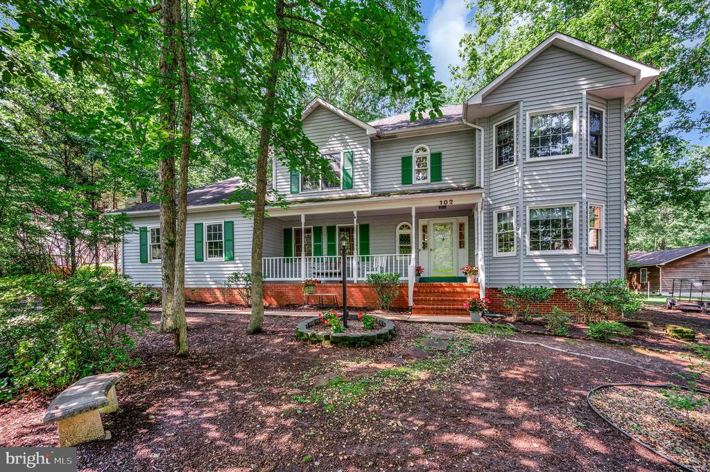 102 Hillside Dr
