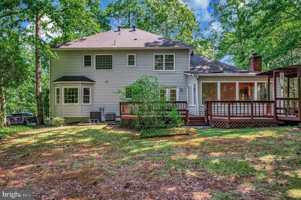 102 Hillside Dr