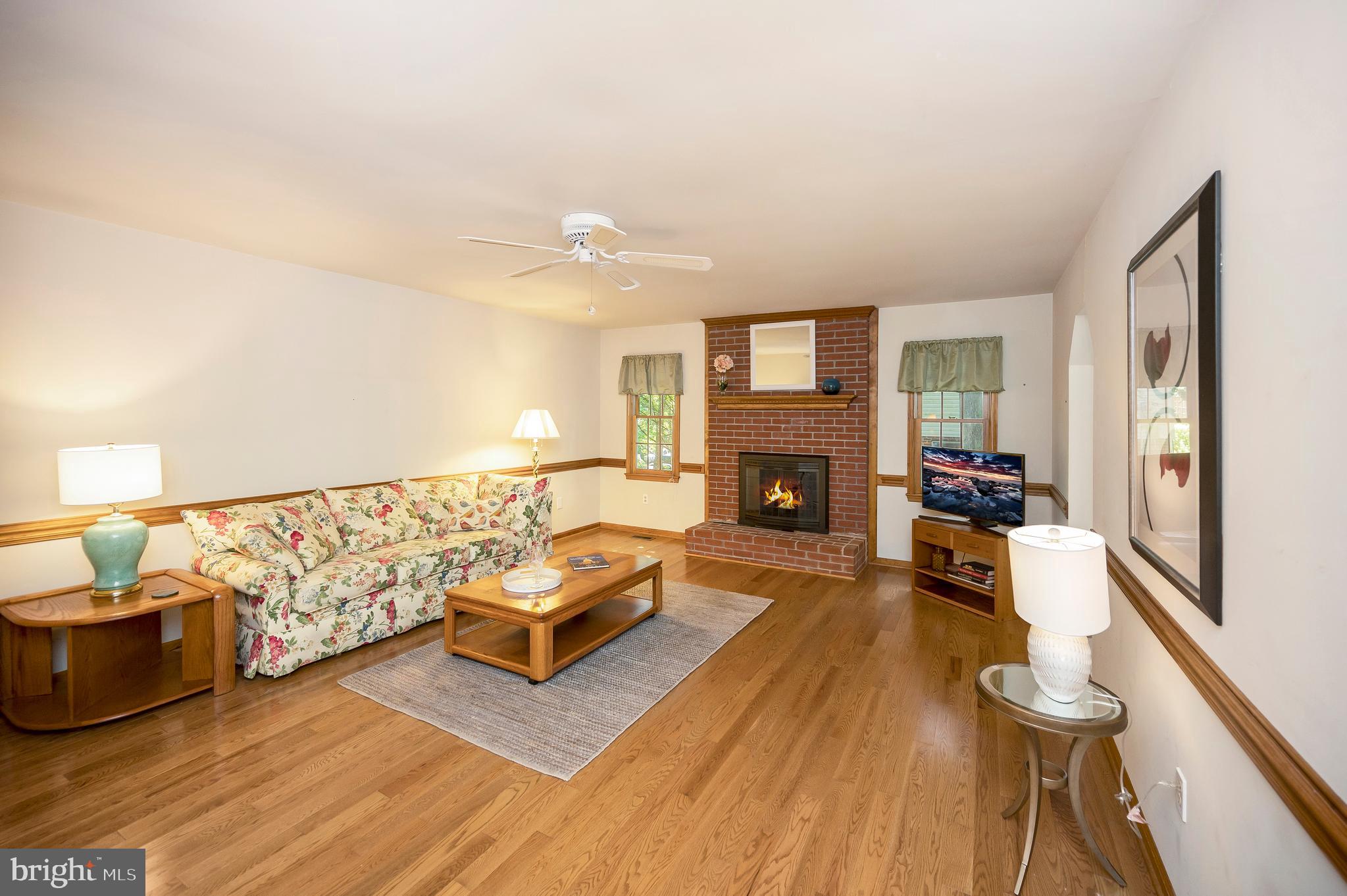 102 Hillside Dr