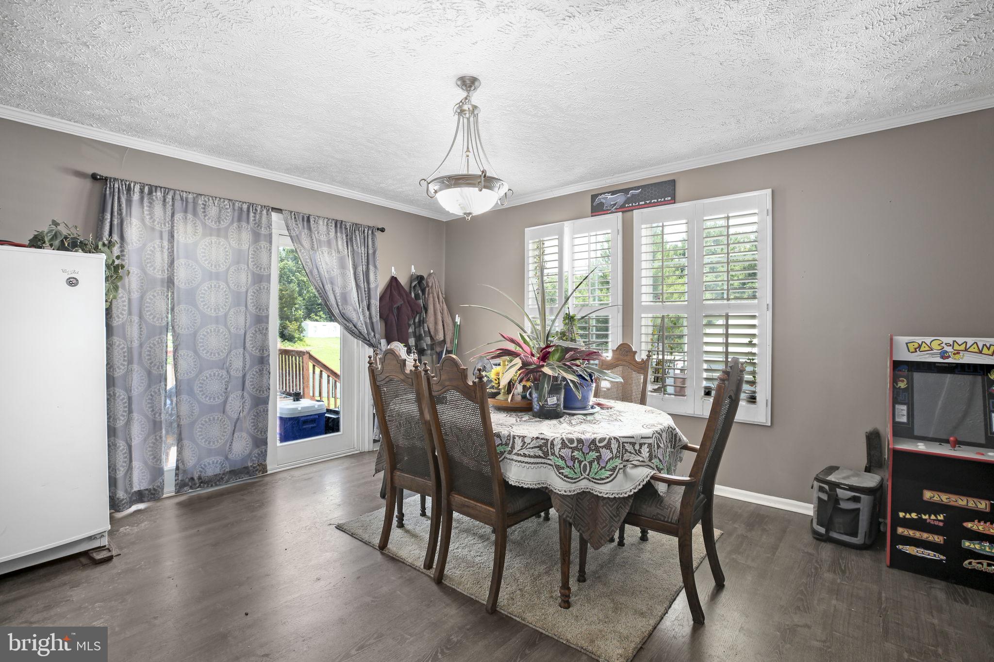 4253 Rolling Hills Dr