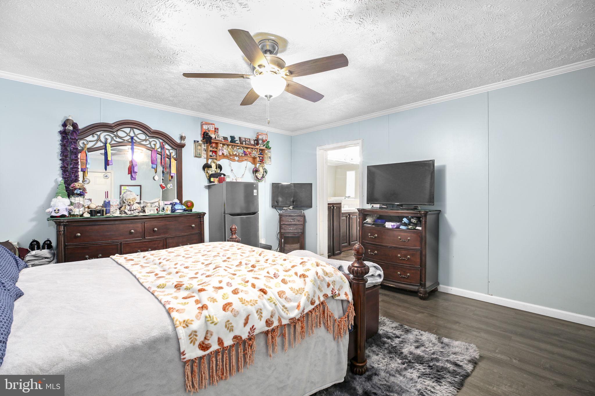 4253 Rolling Hills Dr