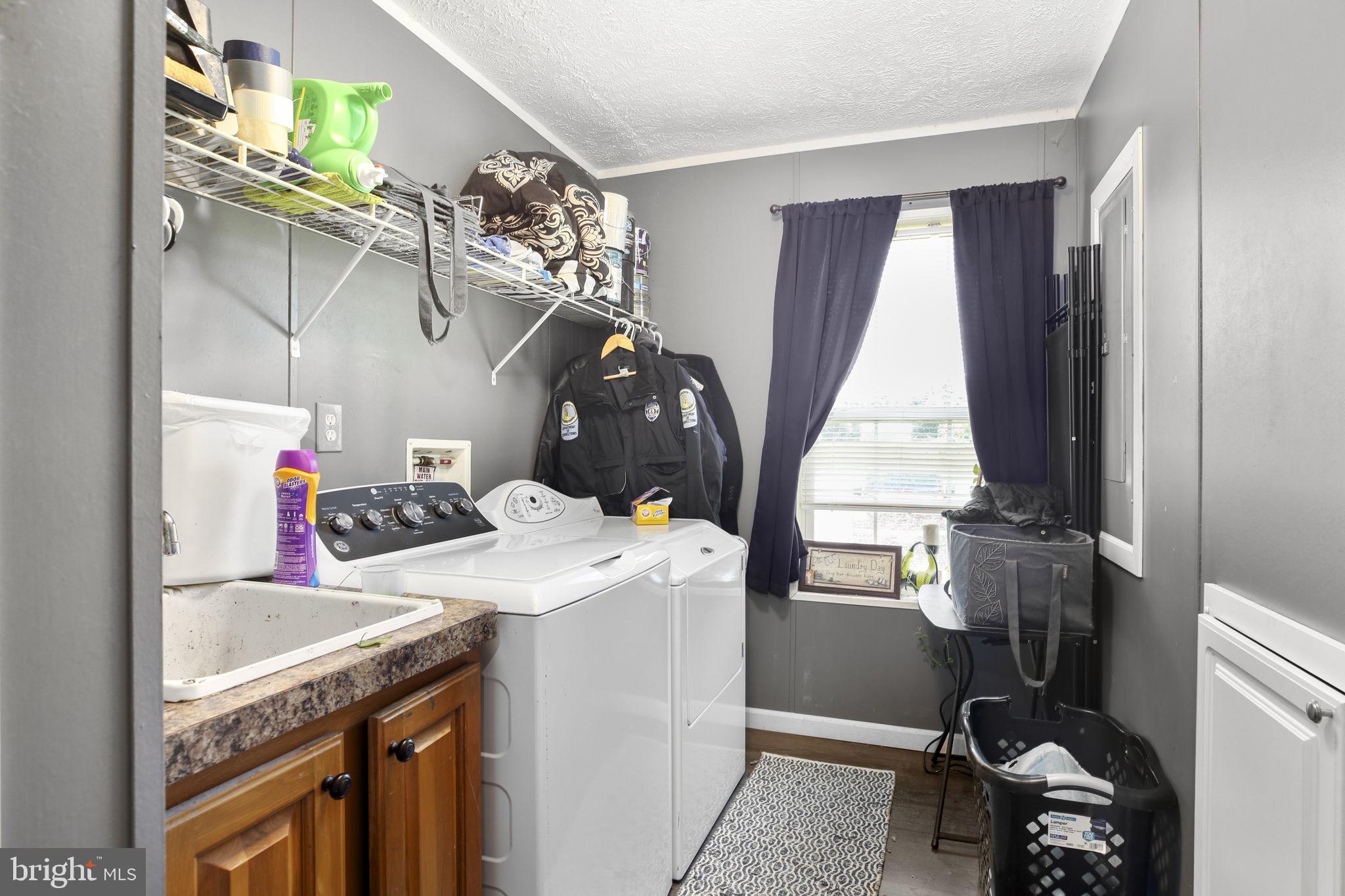 4253 Rolling Hills Dr