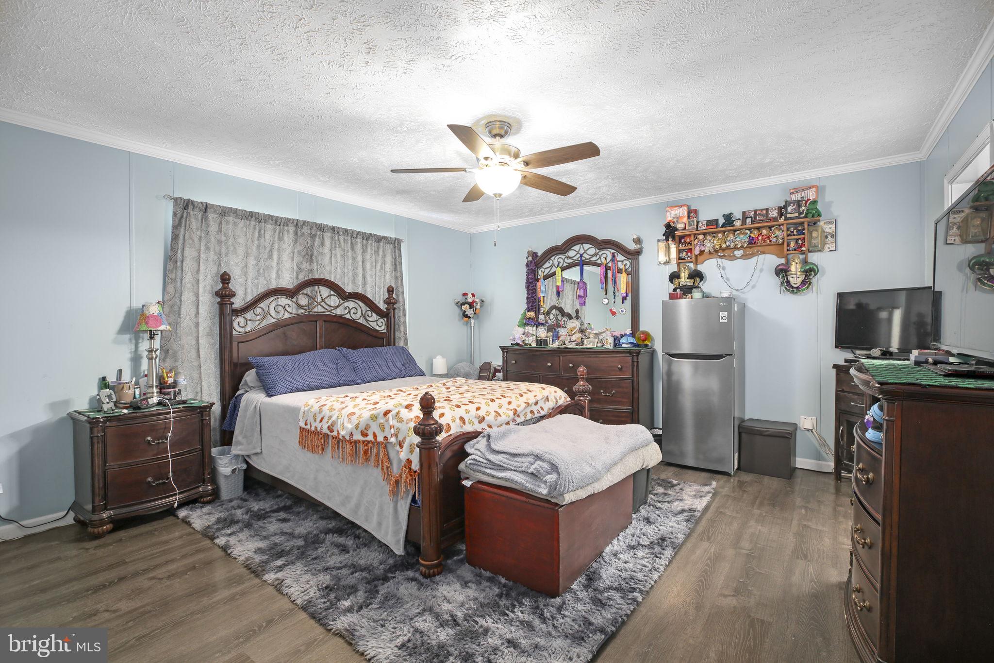 4253 Rolling Hills Dr