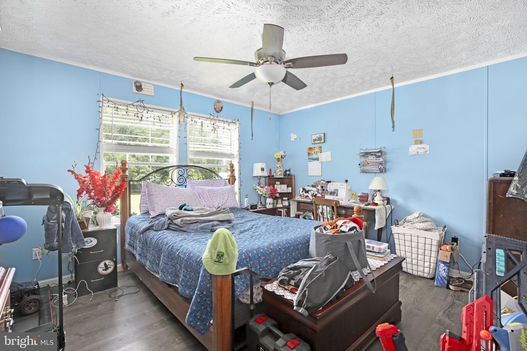 4253 Rolling Hills Dr