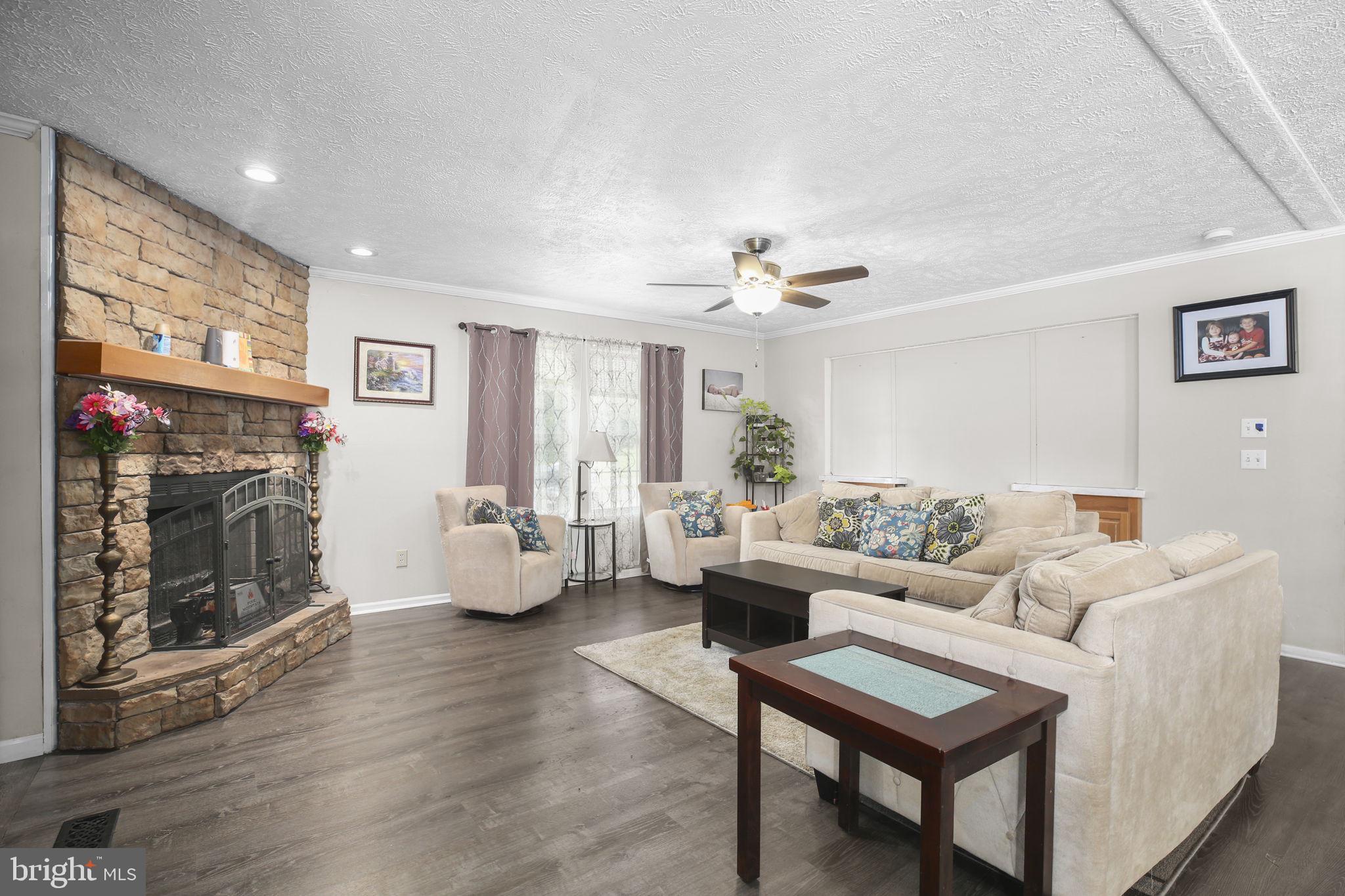 4253 Rolling Hills Dr