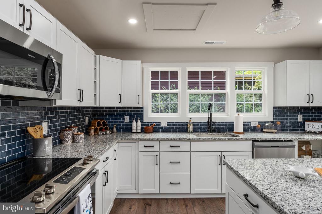121 BIRCHSIDE CIRCLE