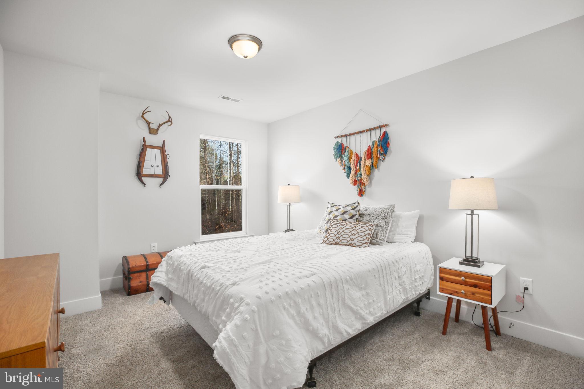 2102 LAKEVIEW PARKWAY