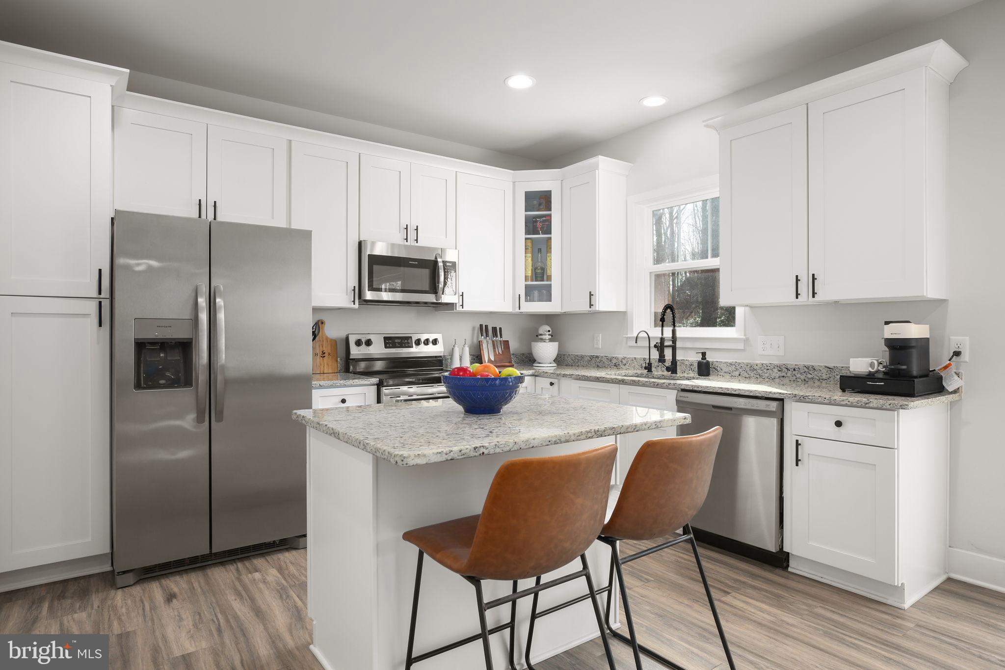 2102 LAKEVIEW PARKWAY