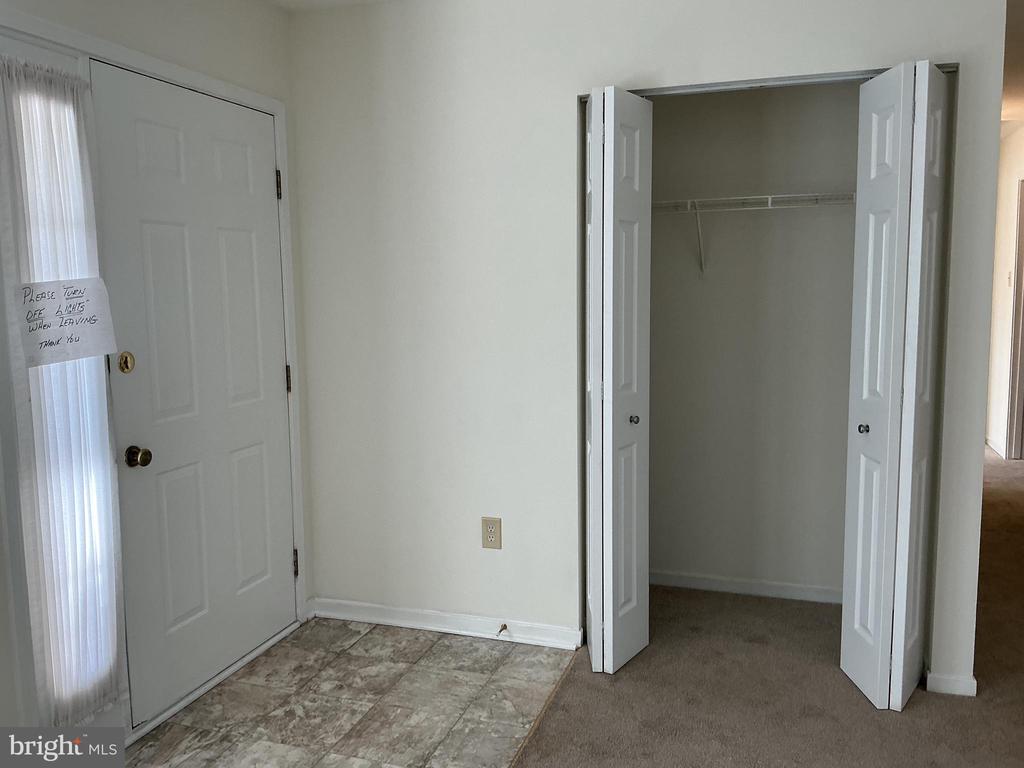 1006 LAKEVIEW PARKWAY