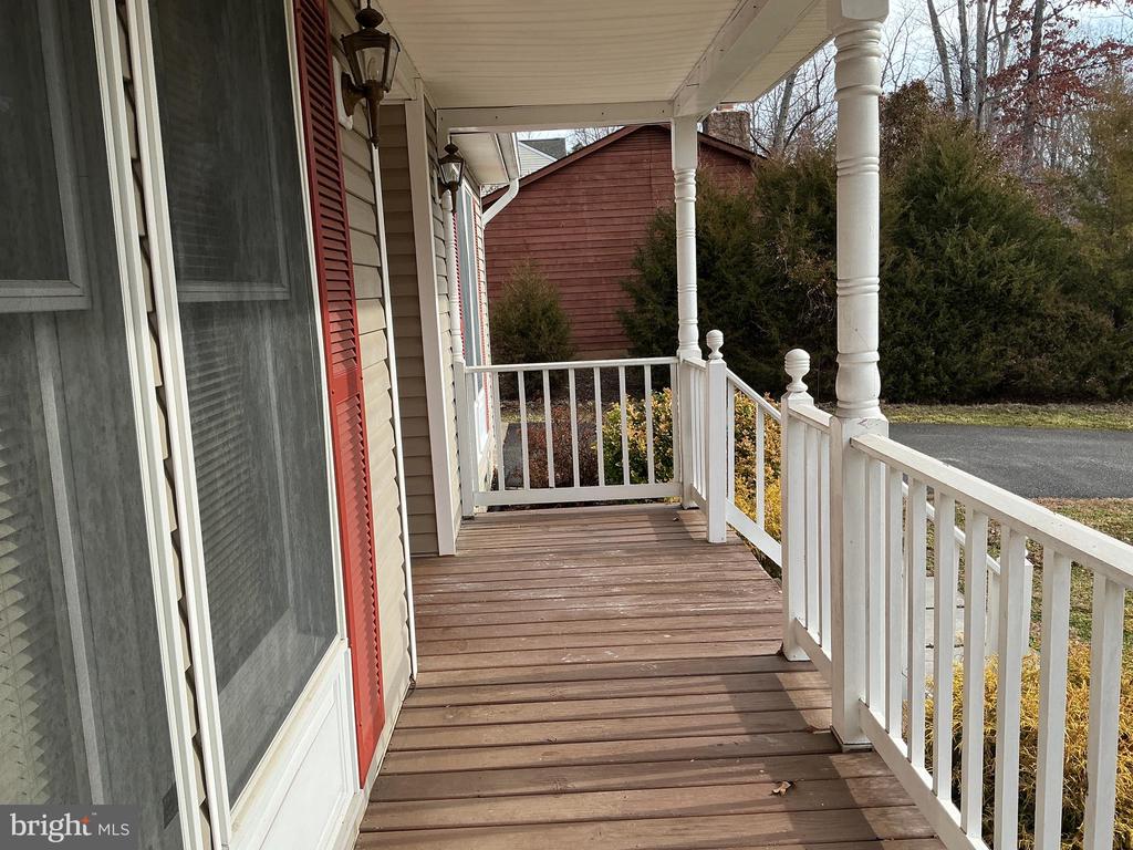 1006 LAKEVIEW PARKWAY