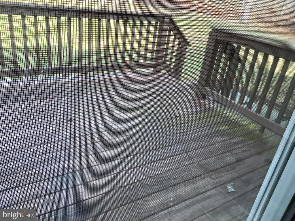 1006 LAKEVIEW PARKWAY