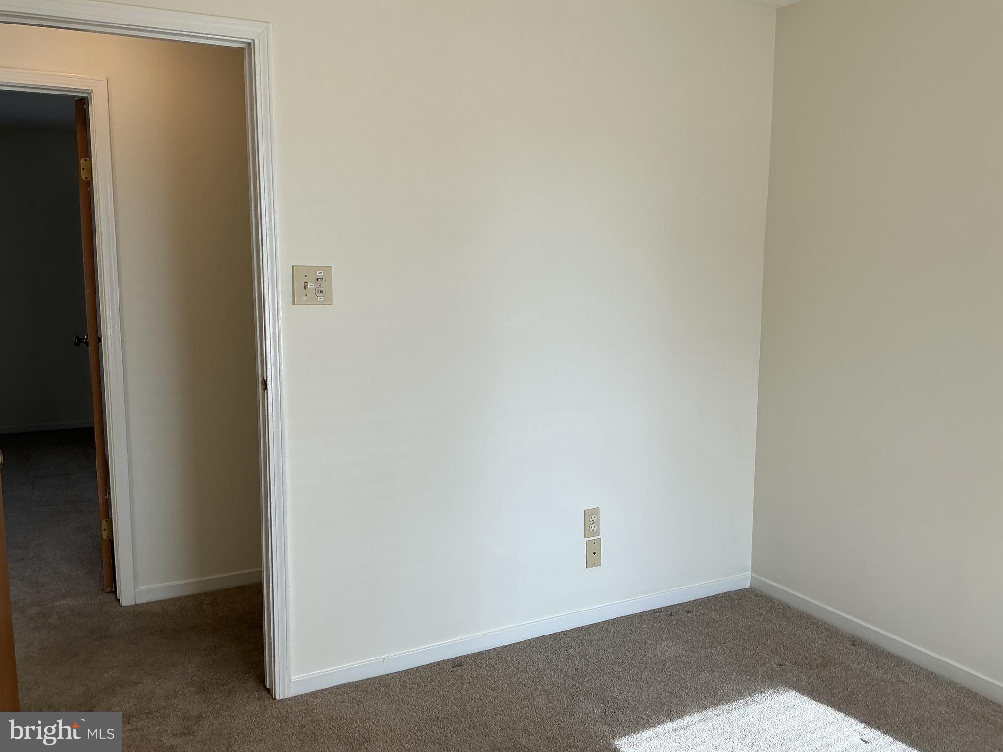 1006 LAKEVIEW PARKWAY