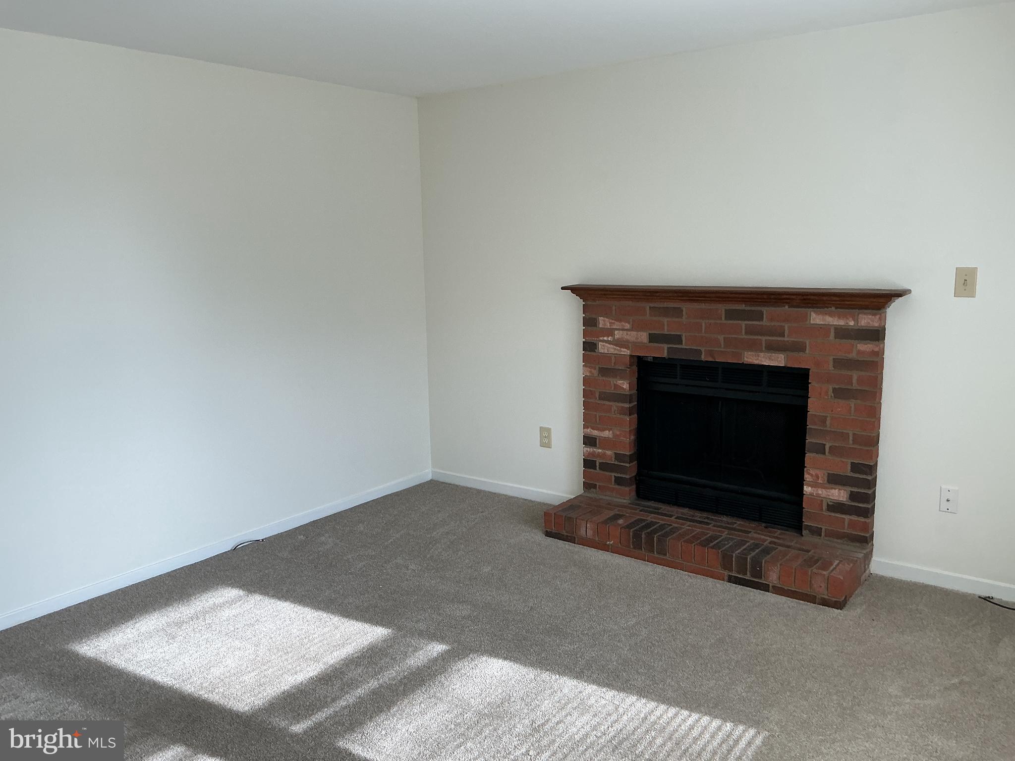 1006 LAKEVIEW PARKWAY