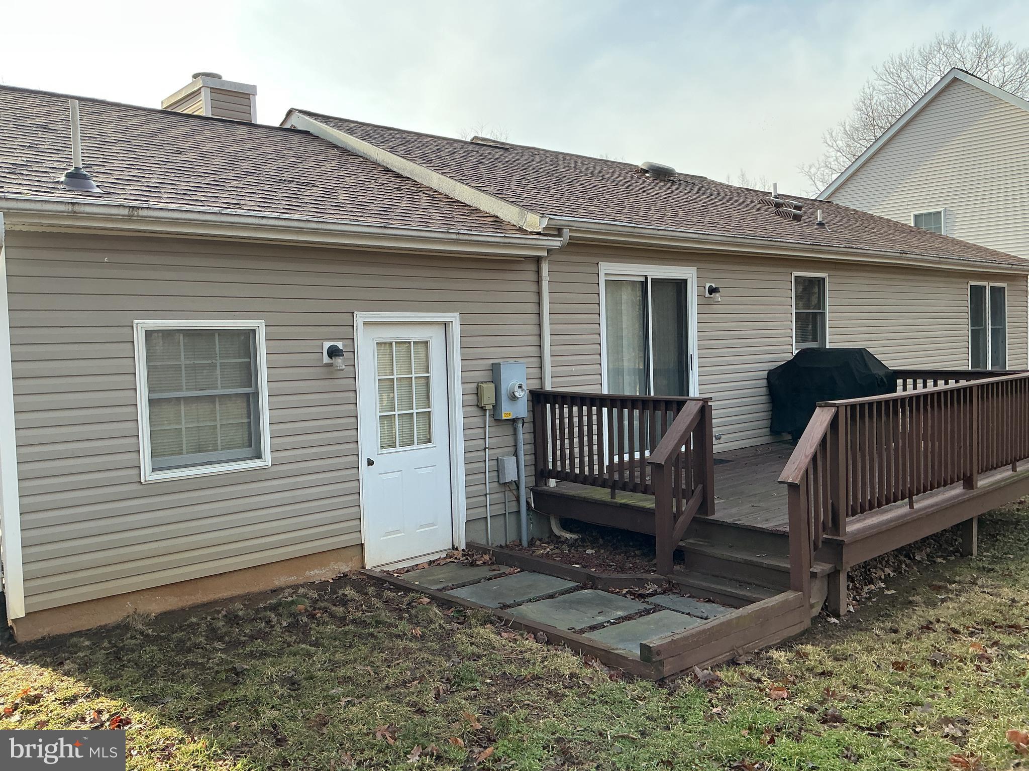 1006 LAKEVIEW PARKWAY