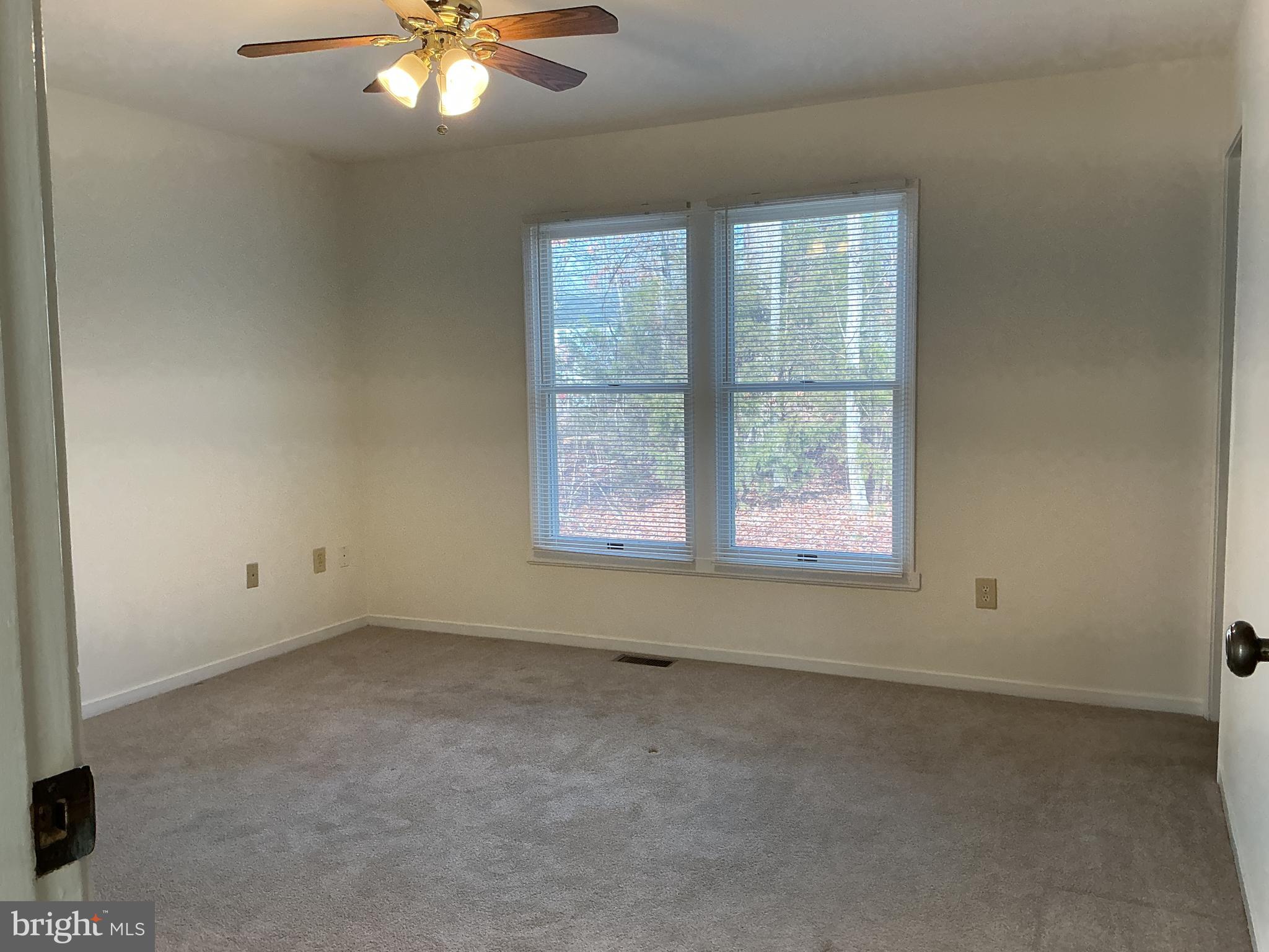 1006 LAKEVIEW PARKWAY