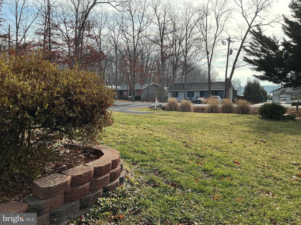 1006 LAKEVIEW PARKWAY