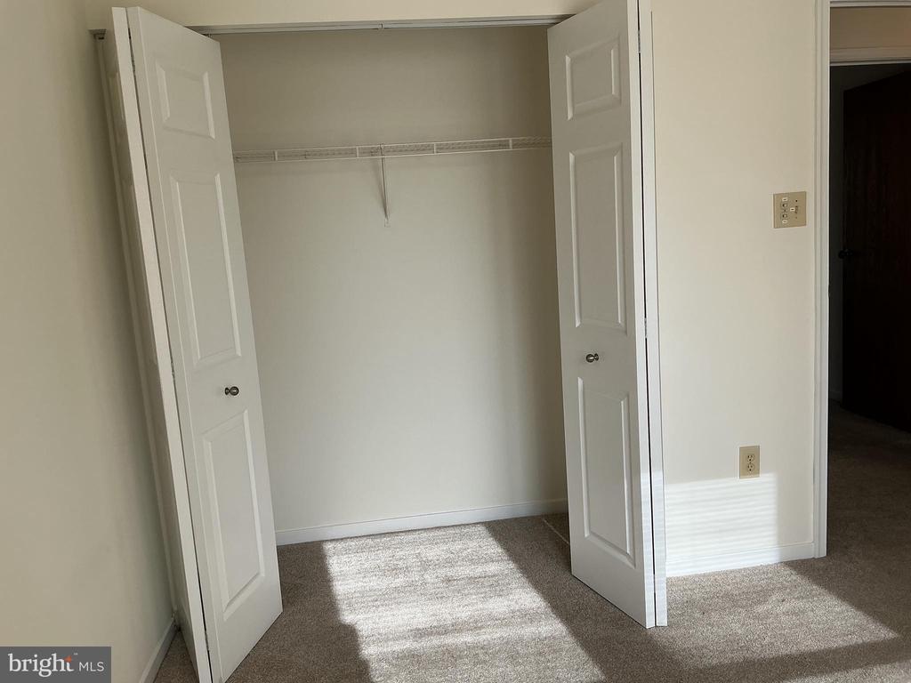 1006 LAKEVIEW PARKWAY