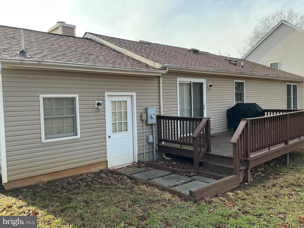 1006 LAKEVIEW PARKWAY