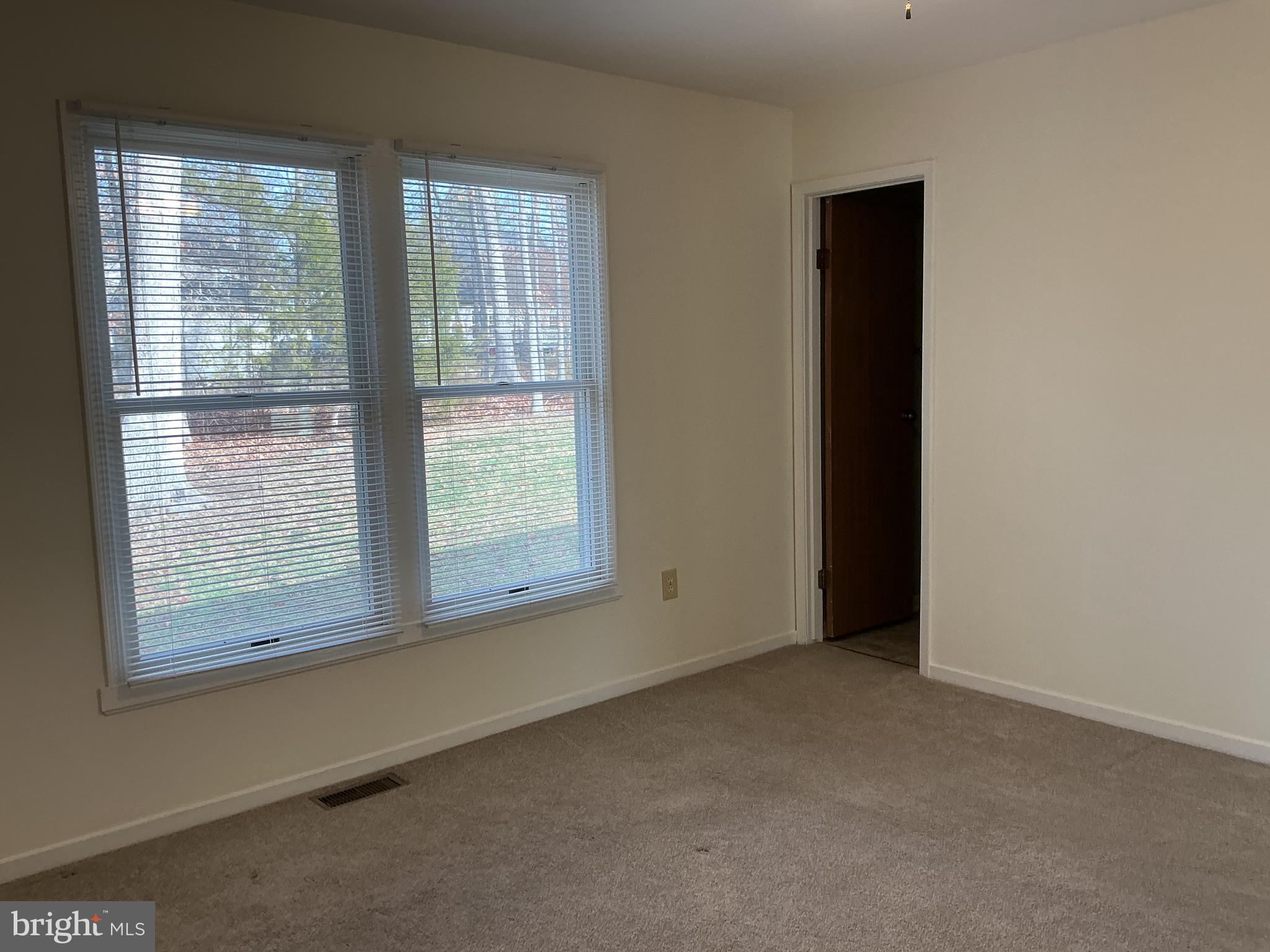 1006 LAKEVIEW PARKWAY