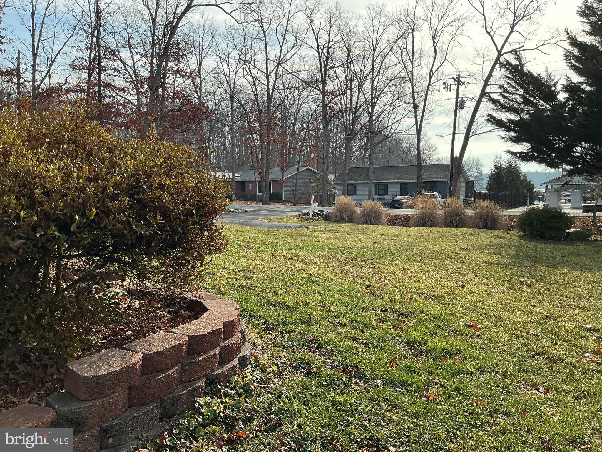 1006 LAKEVIEW PARKWAY