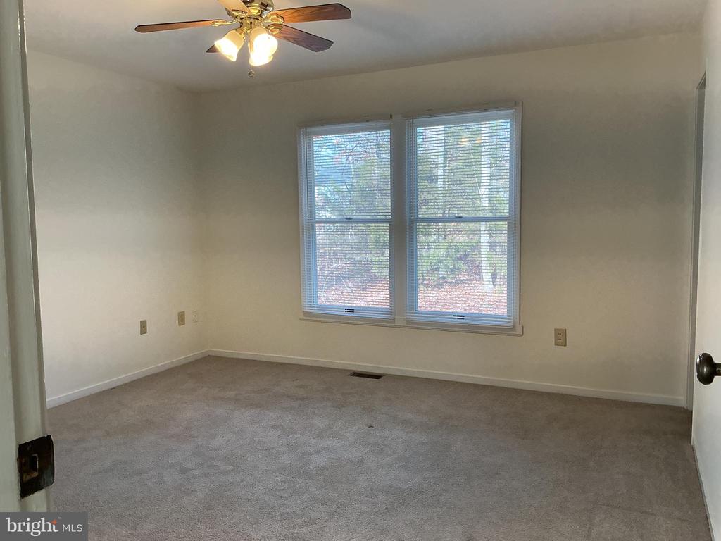 1006 LAKEVIEW PARKWAY