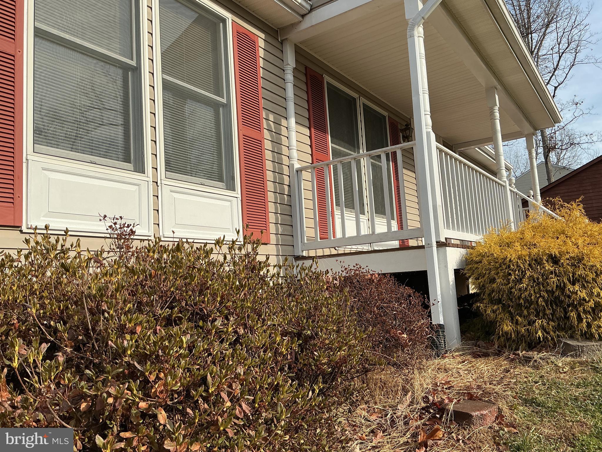 1006 LAKEVIEW PARKWAY