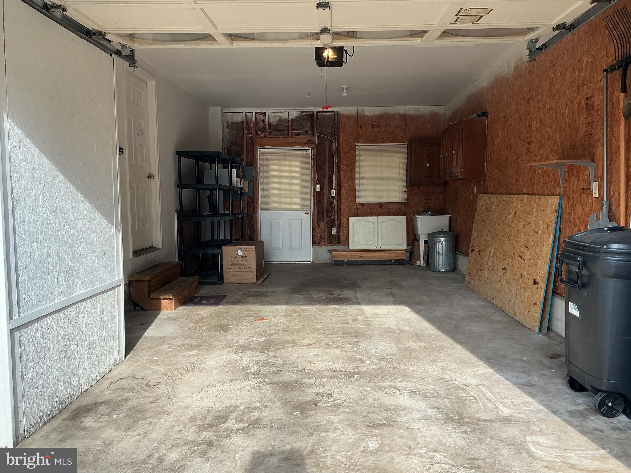 1006 LAKEVIEW PARKWAY
