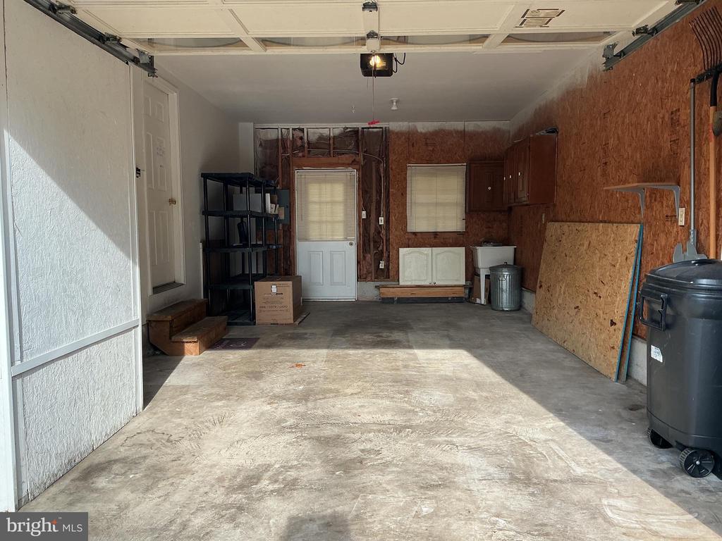 1006 LAKEVIEW PARKWAY