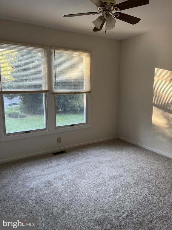 1006 LAKEVIEW PARKWAY
