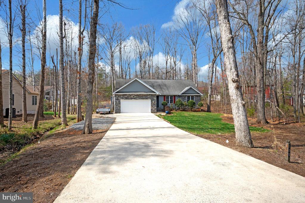 105 ASPEN COURT
