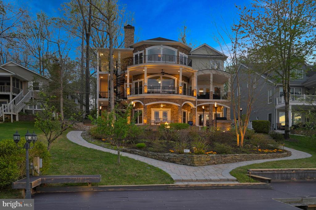 206 MADISON CIRCLE