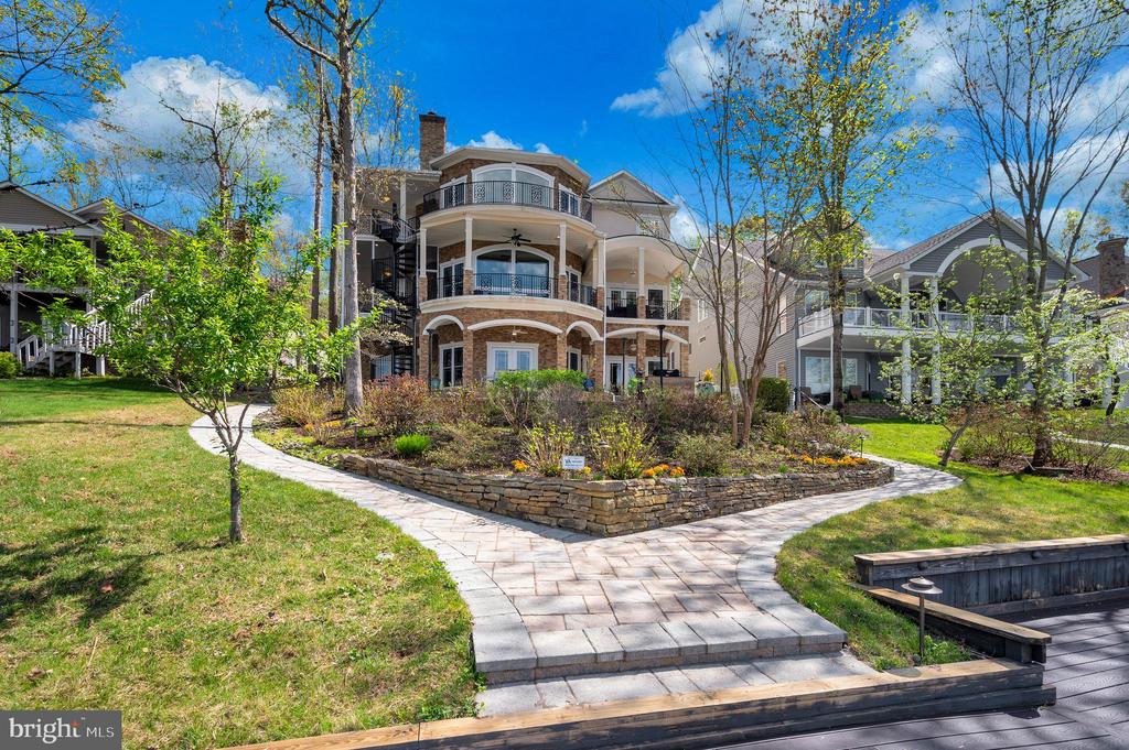 206 MADISON CIRCLE