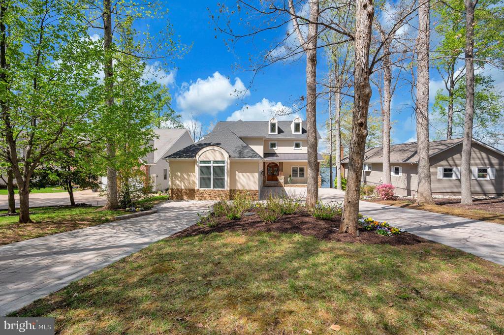 206 MADISON CIRCLE
