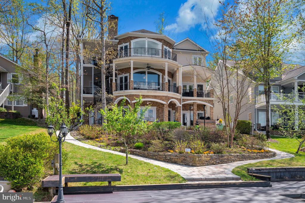 206 MADISON CIRCLE
