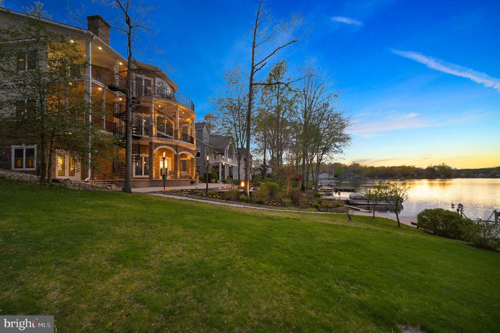 206 MADISON CIRCLE