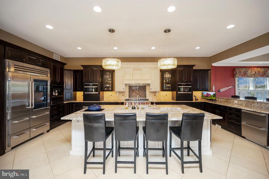 206 MADISON CIRCLE