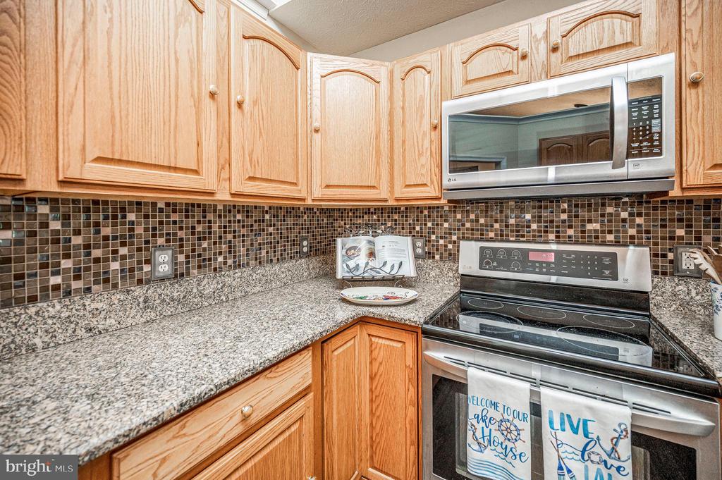 305 BIRDIE ROAD