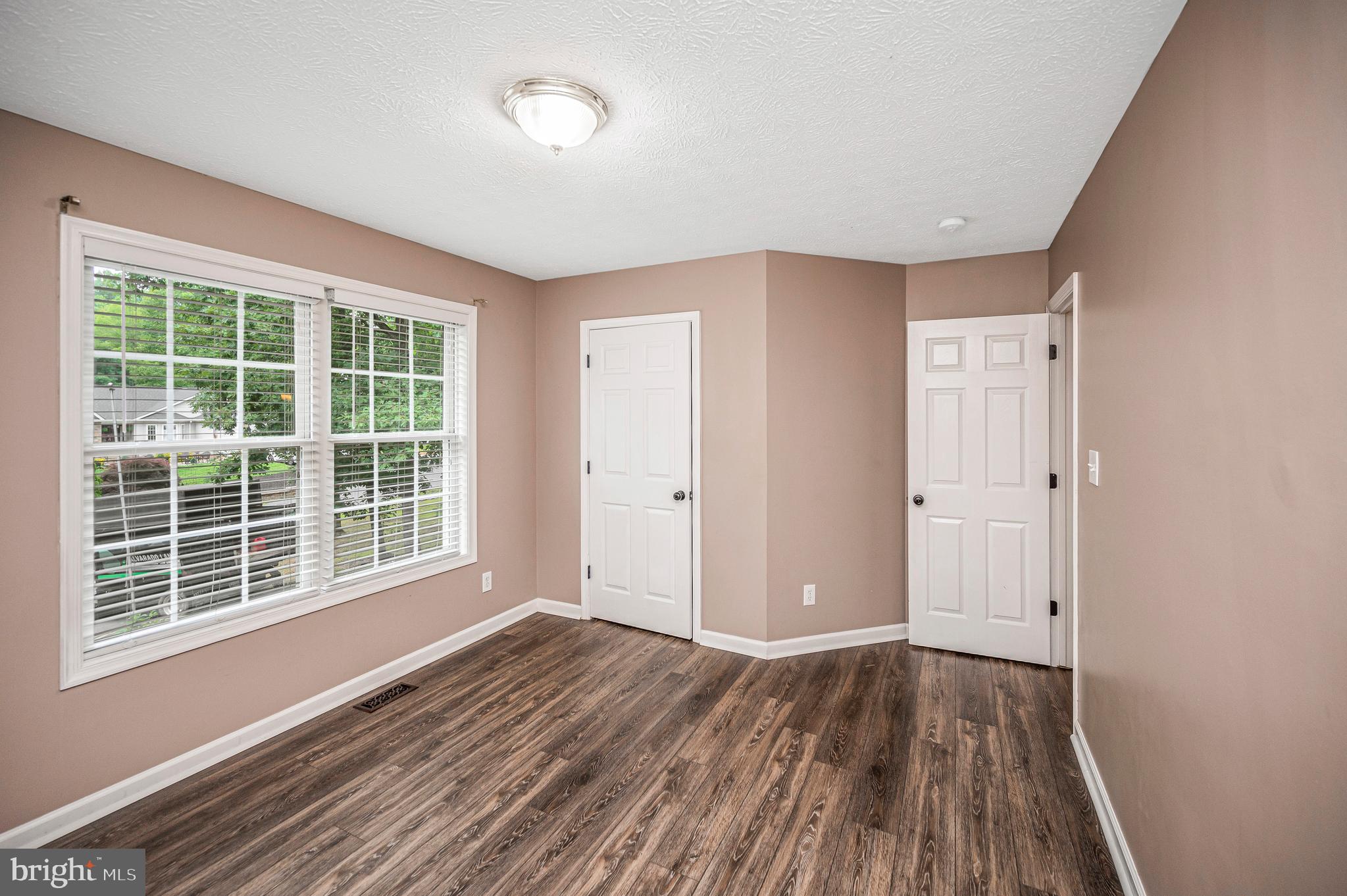 305 BIRDIE ROAD