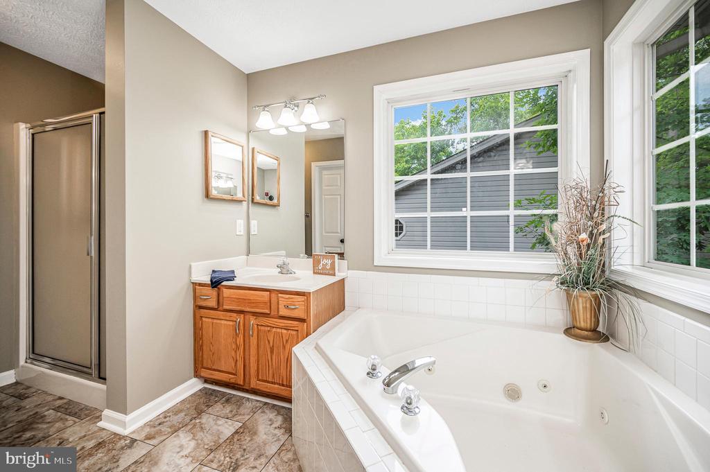 305 BIRDIE ROAD