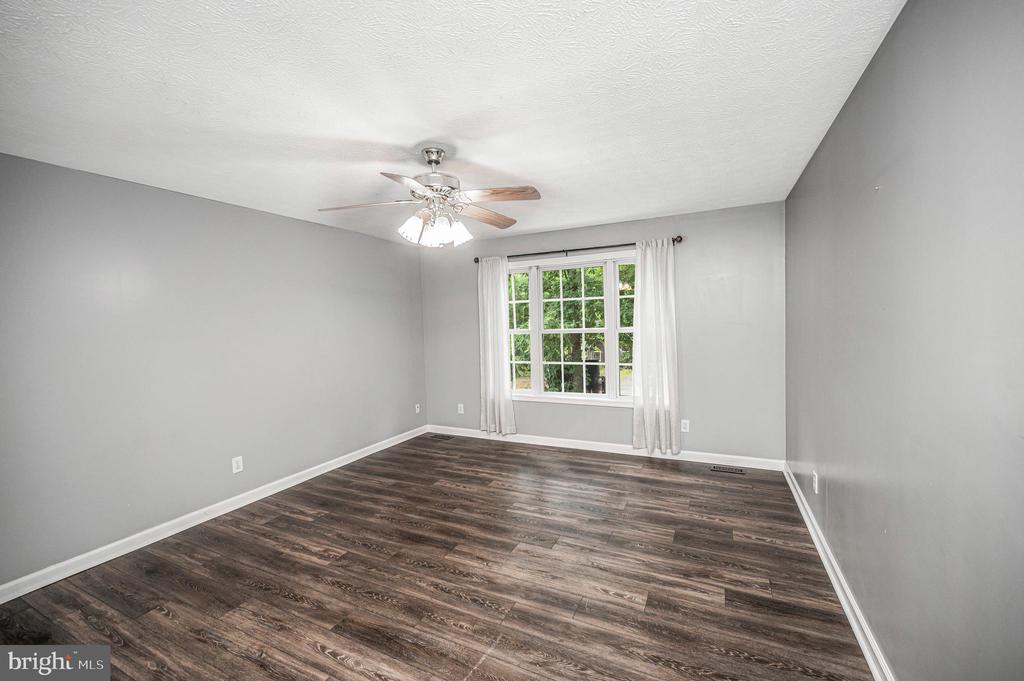 305 BIRDIE ROAD