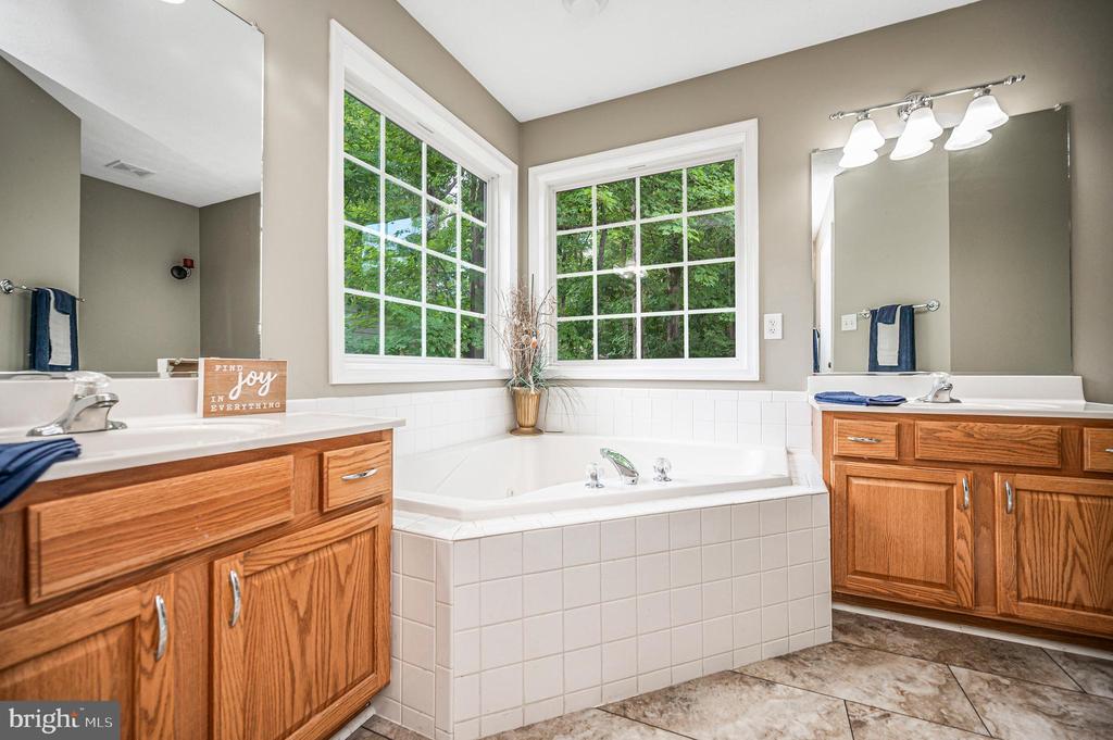 305 BIRDIE ROAD