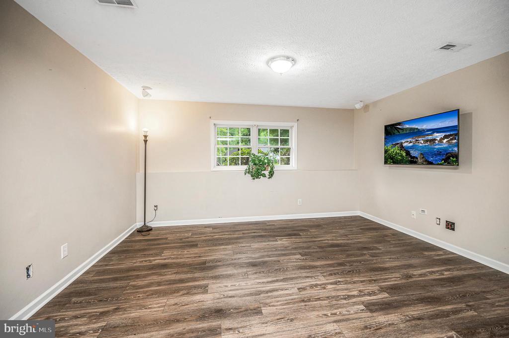 305 BIRDIE ROAD