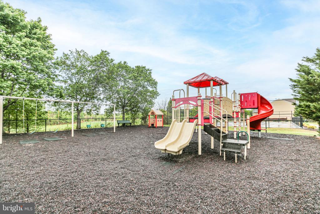 1472 MORRIS POND DRIVE