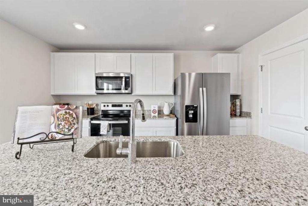 3216 WHITE TAIL DRIVE