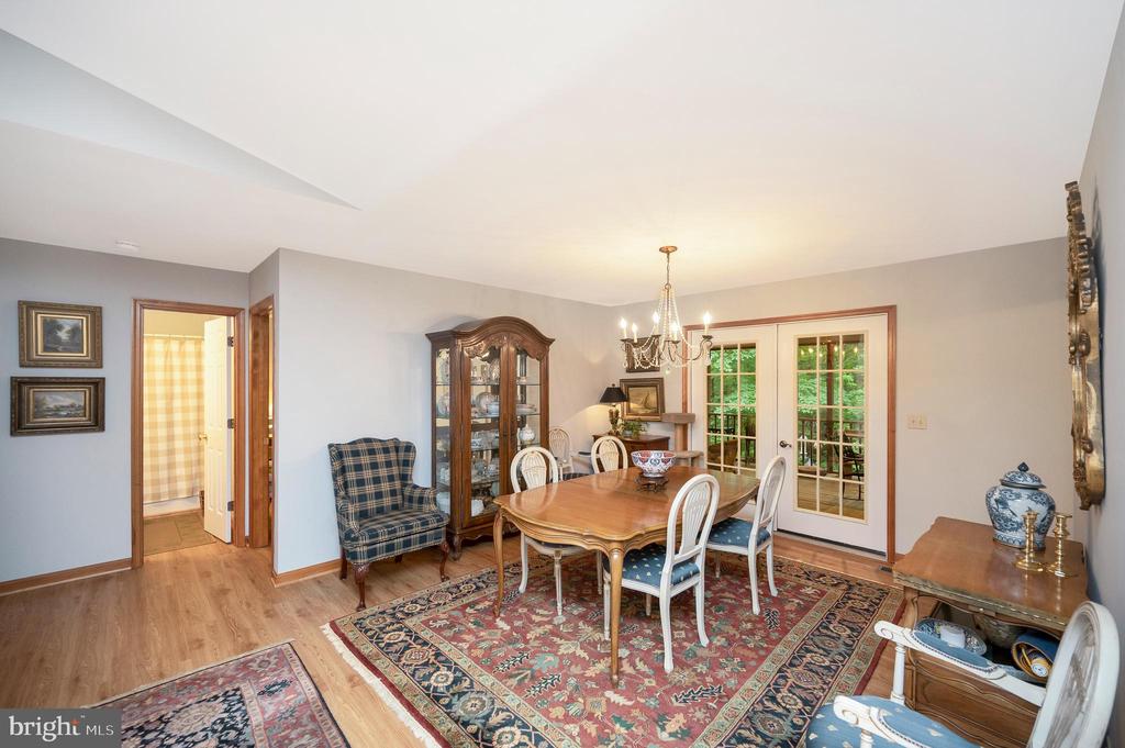 2402 LAKEVIEW PARKWAY