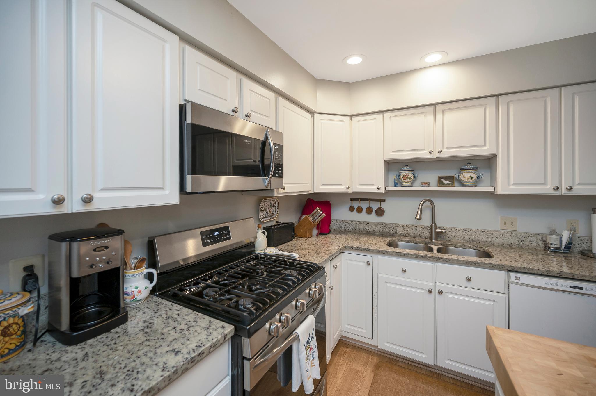 2402 LAKEVIEW PARKWAY
