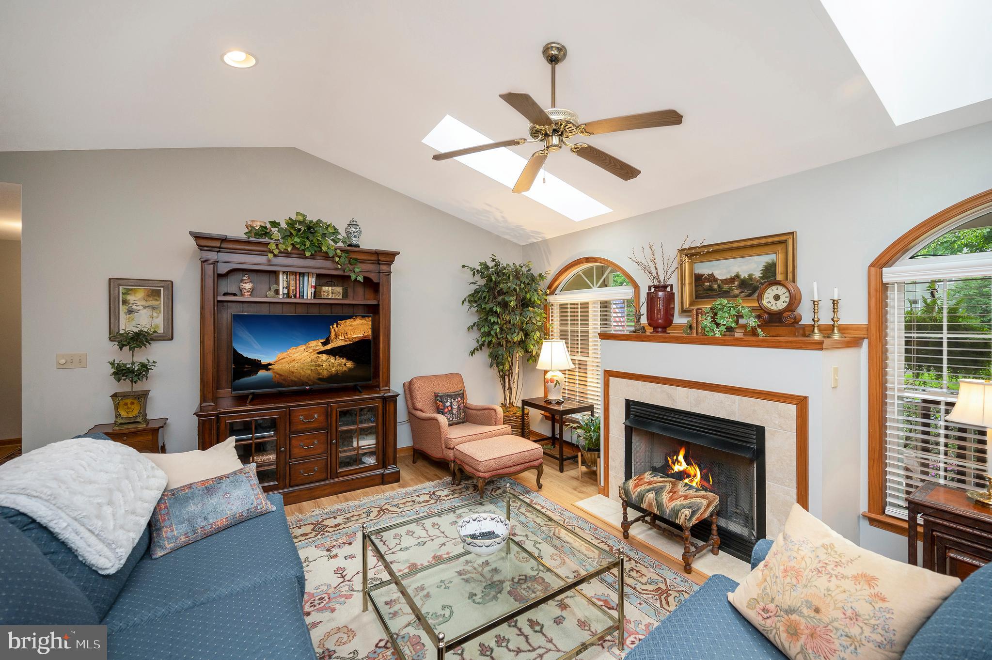 2402 LAKEVIEW PARKWAY