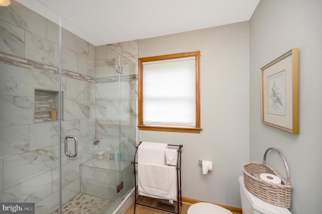 2402 LAKEVIEW PARKWAY