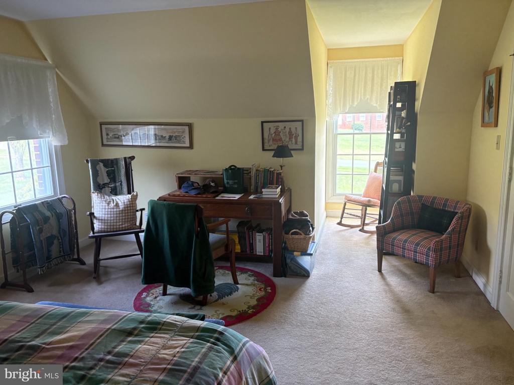 215 BOXLEY LANE
