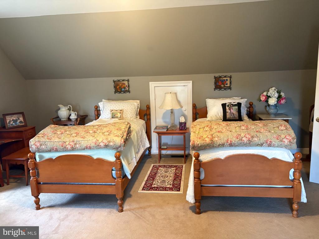 215 BOXLEY LANE